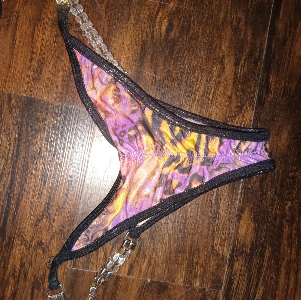 Bikini - Picture 2 of 3